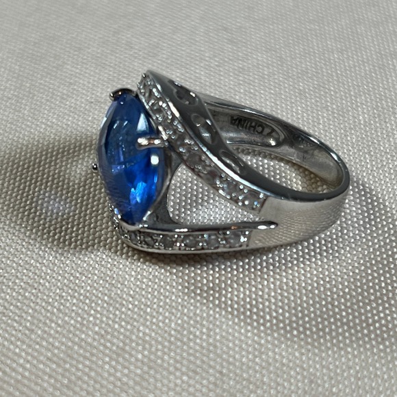 Ross Simons Sterling Silver Blue and Clear Stone Cocktail Statement Ring 6.75 - Picture 12 of 16